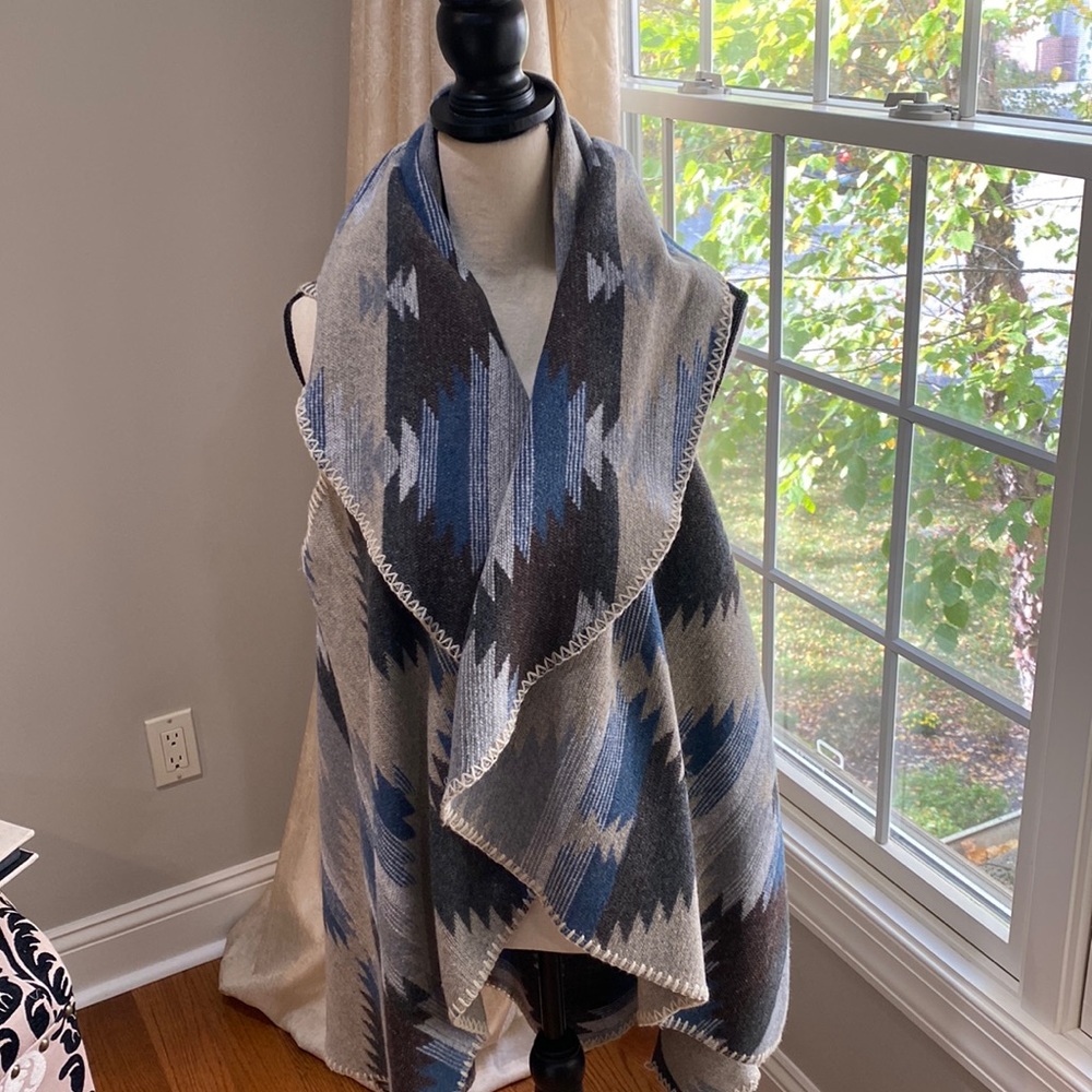 Beautiful Aztec print vest!